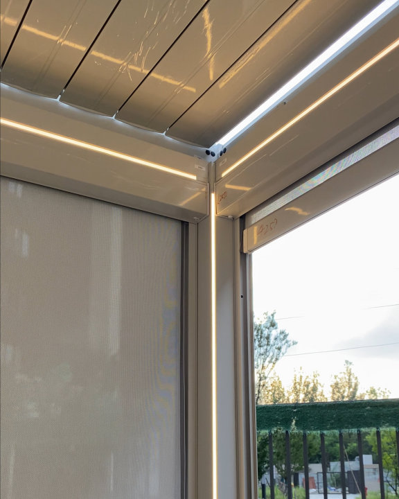 Встроенная LED-подсветка перголы